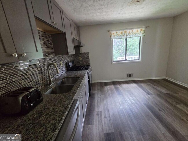 Foto del edificio - 5034 Cherokee Ct