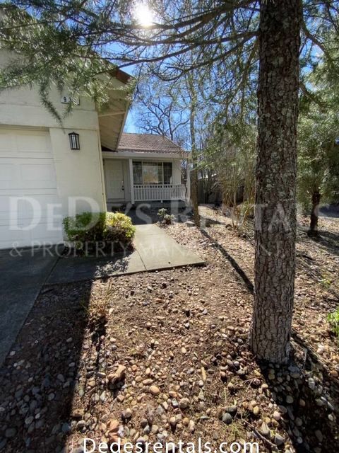 Building Photo - 931 Foothill Dr