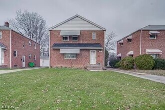 Building Photo - 488 E 222nd St
