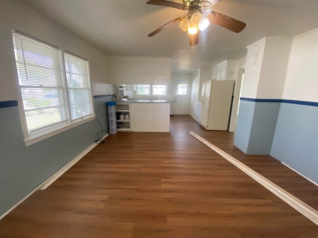 Building Photo - 2811 Sand Dunes Dr