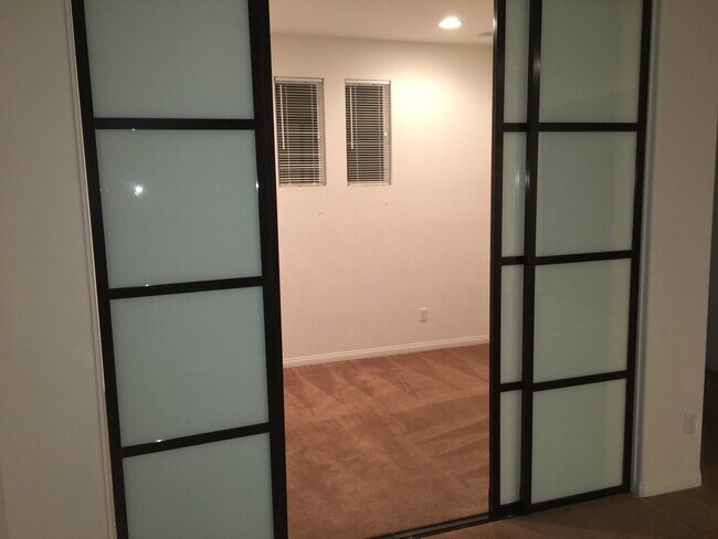 Foto del edificio - 3 Bedroom 3 Bath Townhome in gated Community!