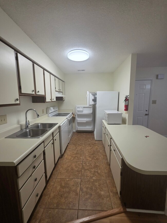 Building Photo - 4780 Pontchartrain Dr