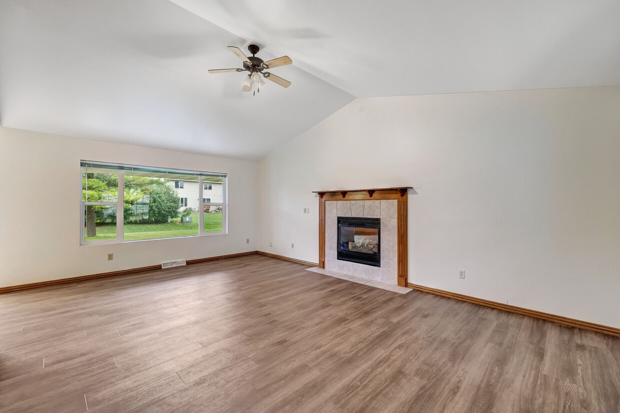 Primary Photo - 212 Cavil Way