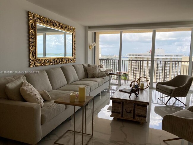 Foto del edificio - 1450 Brickell Bay Dr