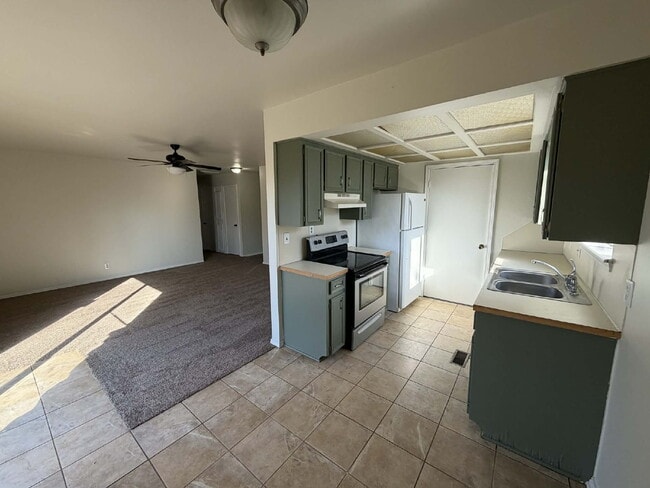 Building Photo - 1708 S 5th St