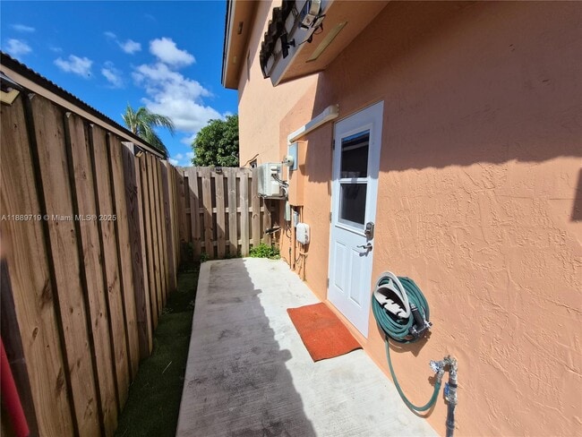 Building Photo - 14300 SW 161st Pl