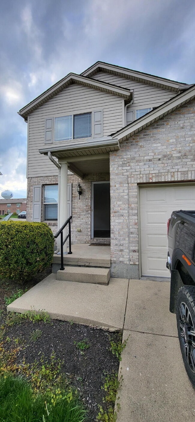 Building Photo - 3 Bed 2.5 Bath Townhome