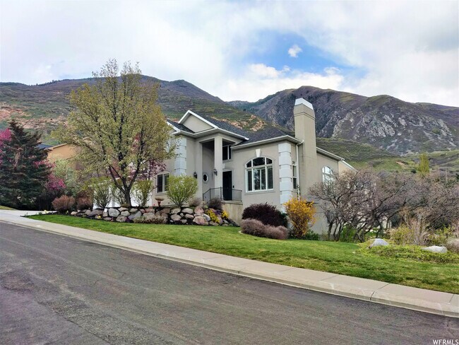 Building Photo - 2148 E Montane Dr