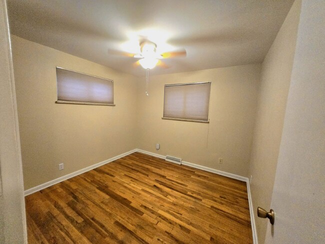 Foto del edificio - 8250 Chase Way