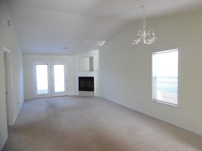 Building Photo - 135 Stonington Ln SW