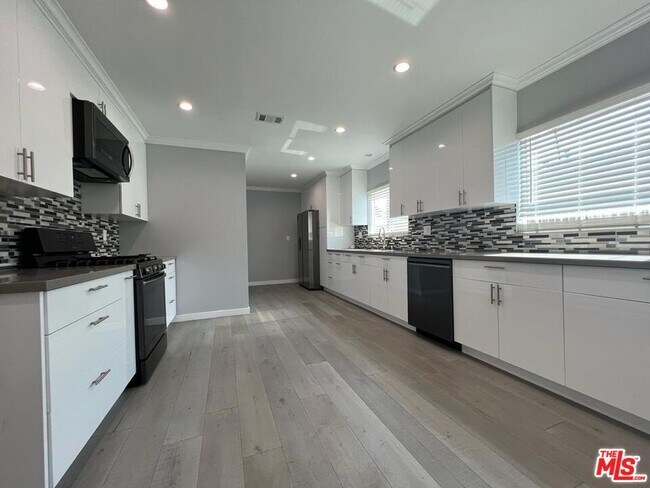 Building Photo - 11243 Lull St