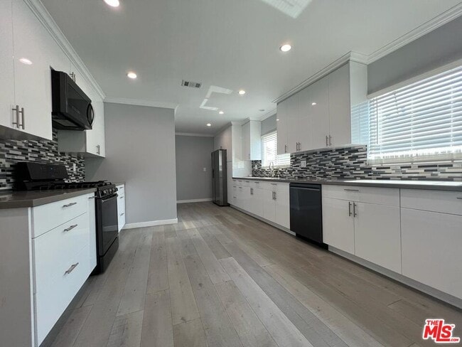 Foto del edificio - 11243 Lull St