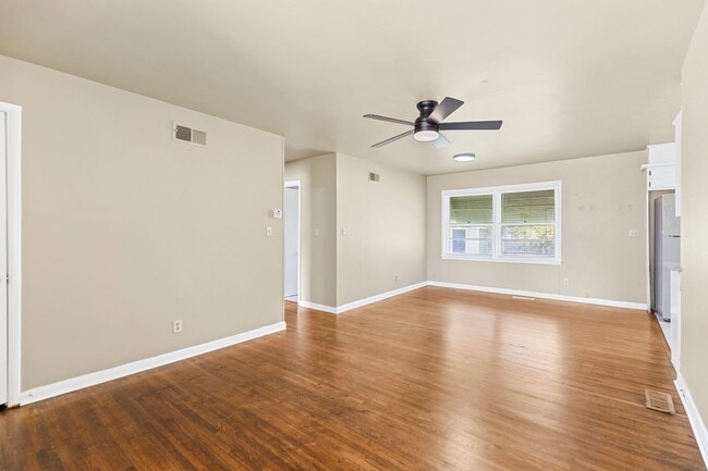 Building Photo - Charming 3-Bedroom Home Near the Rose Dist...