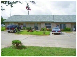 Brush Country Cottages Apartments Dilley Tx Apartments Com