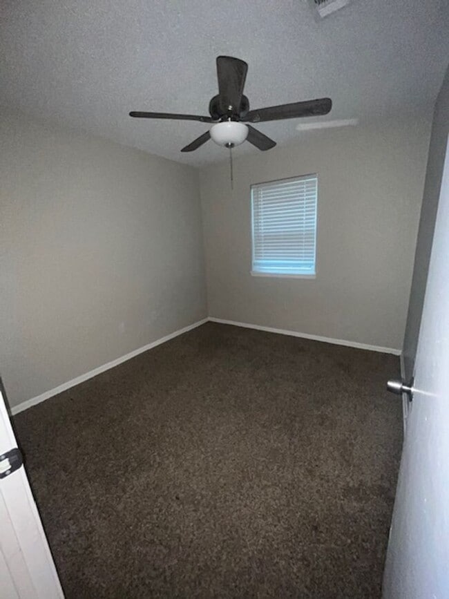 Foto del edificio - 2506 Hidden Valley Dr