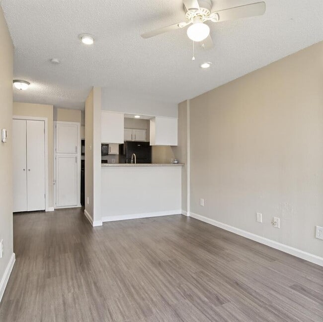 Building Photo - 9520 Royal Lane - 123D