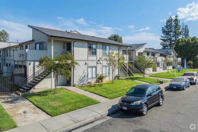 Building Photo - Blue Ridge Circle Apartments