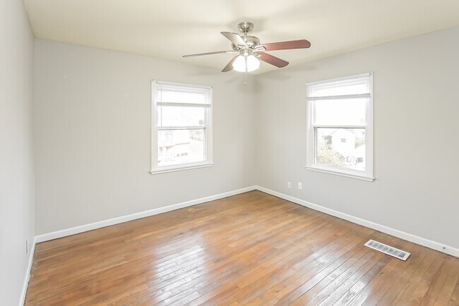 Foto del edificio - 2700 Powell Dr