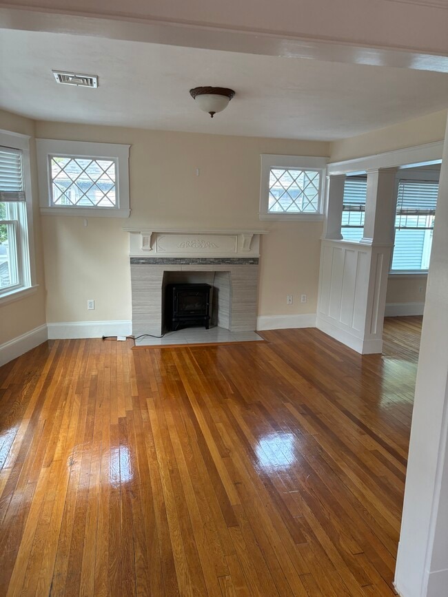 Building Photo - 253 Brown St