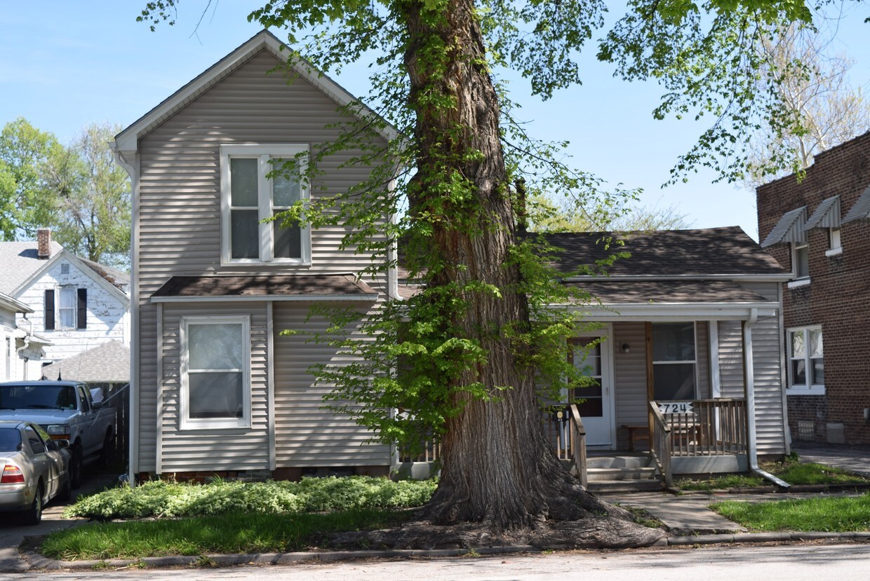 Primary Photo - 716 E Washington Ave