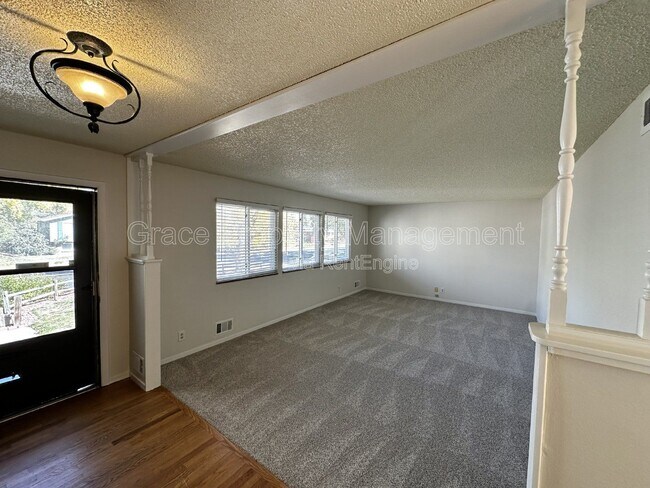 Foto del edificio - 1762 Ura Ln