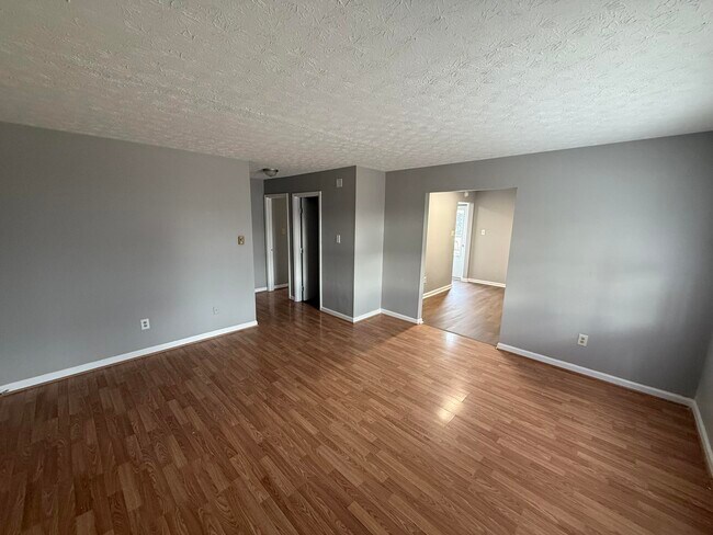 Foto del edificio - 327 Garden Park Dr