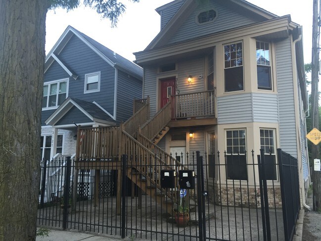 Building Photo - 3123 W Homer St