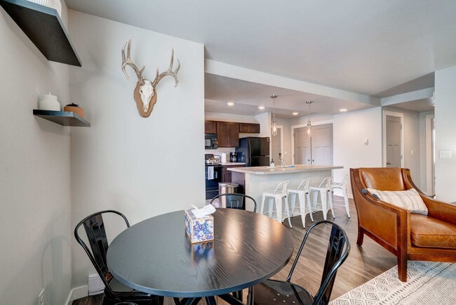 Foto del edificio - 360 Enterprise Blvd