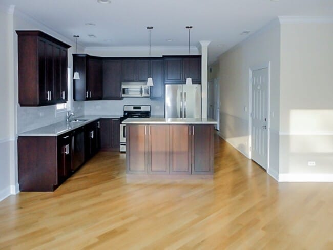 Building Photo - 3231 N Kenmore Ave