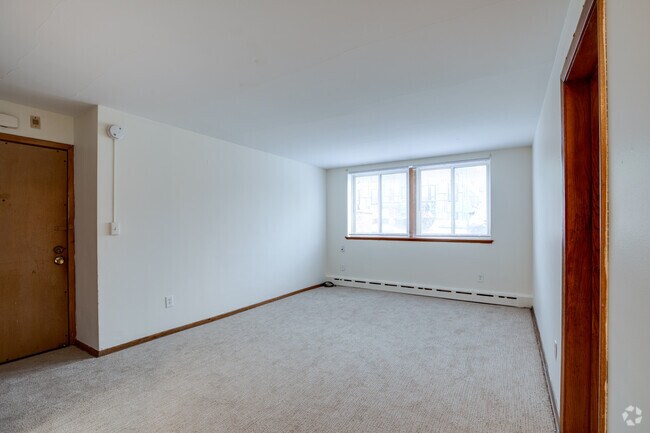1BR, 1BA - 575SF with Carpet - 2709 Park