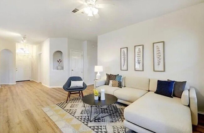 Foto del edificio - 15405 Quinley Dr