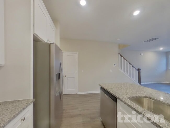 Building Photo - 16 Beautyberry St