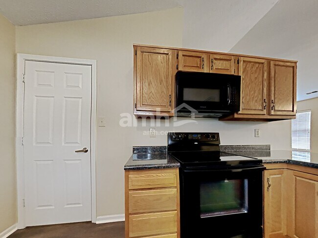 Foto del edificio - 760 Franklin Lakes Blvd