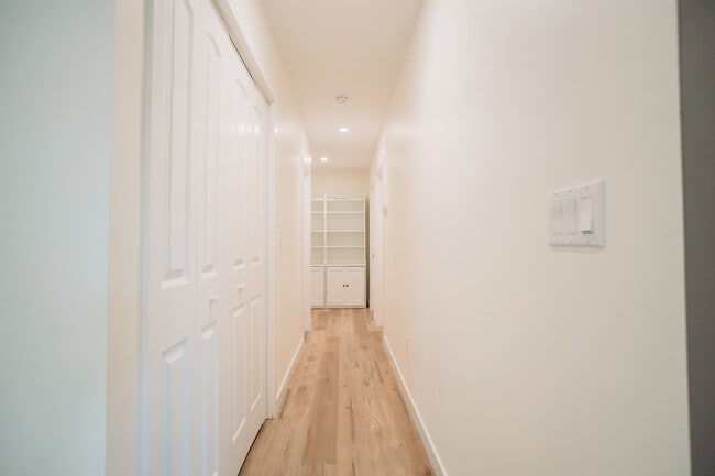 Building Photo - 9127 Hightree St