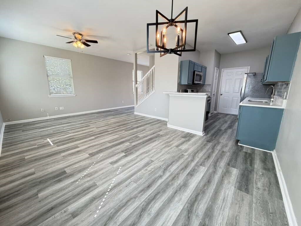 Primary Photo - 6427 Waldron Dr