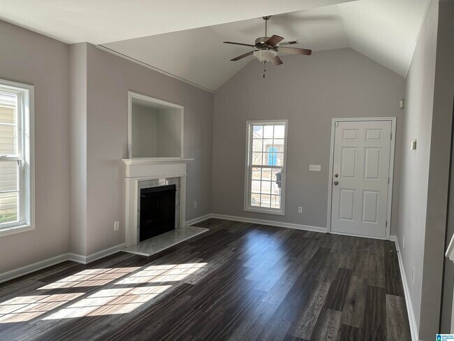 Building Photo - 2202 Village Ln