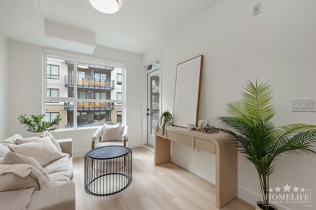Photo du bâtiment - Stylish 2 Bed 1 Bath Condo for Rent in Surrey City Centre!