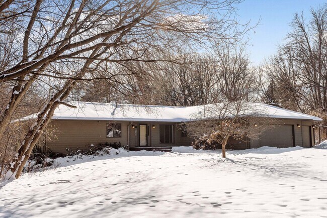 Building Photo - 4601 Fairhills Rd W