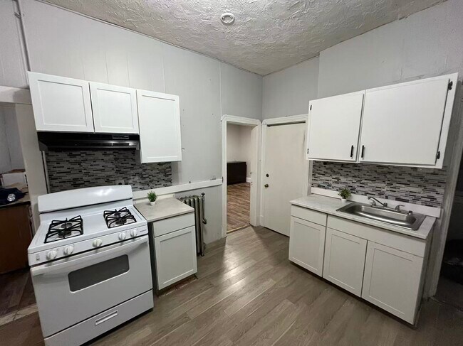 Building Photo - 87 Devon St