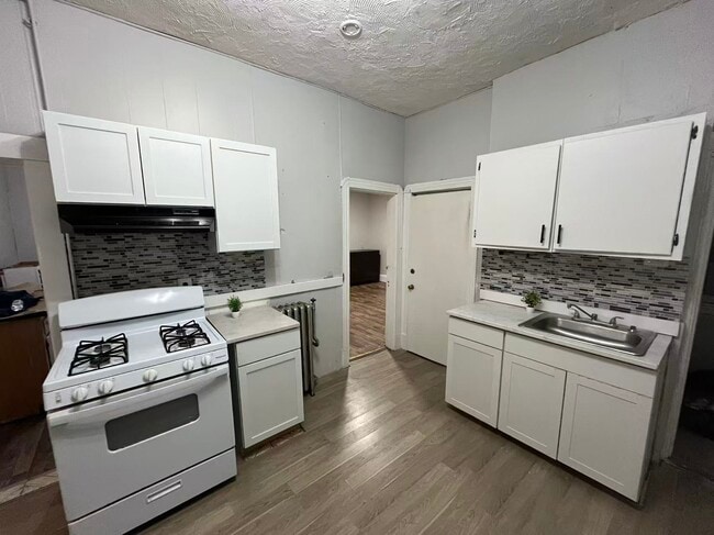 Building Photo - 87 Devon St