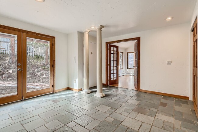 Foto del edificio - AMAZING LOCATION 4 Bed 2 Bath Home in Boul...