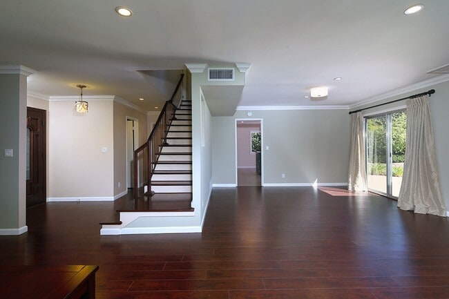 Building Photo - Wonderful Single Family Home in the hills ...