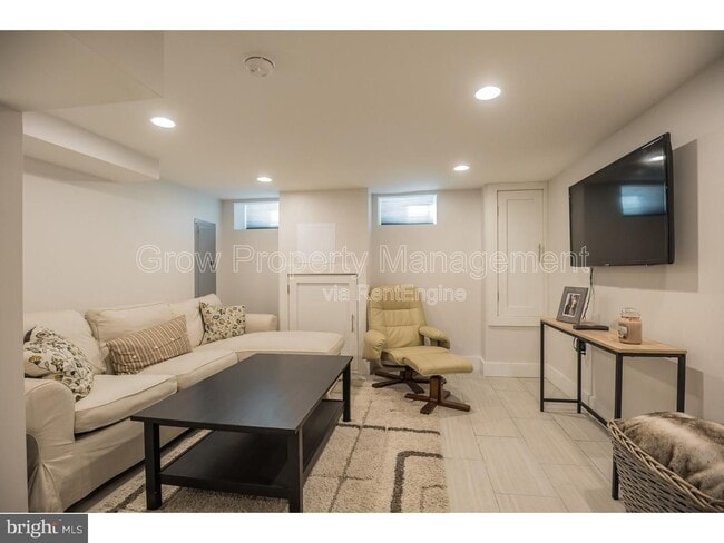 Photo - 533 Manton St Apartment