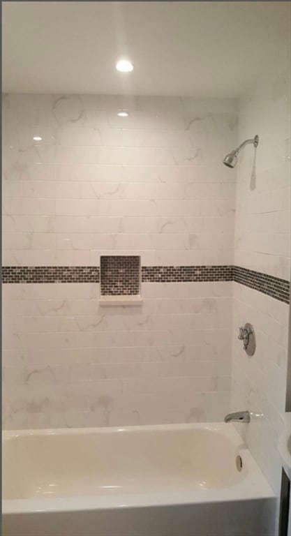 Building Photo - 532 E 5th St