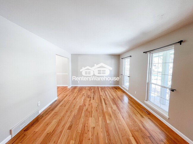 Building Photo - 1060 Ithaca Dr