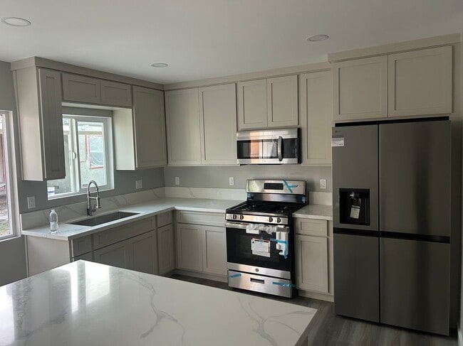 Building Photo - 14715 Flomar Dr