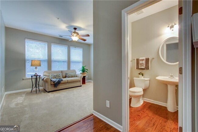 Building Photo - 331 Oakview Way