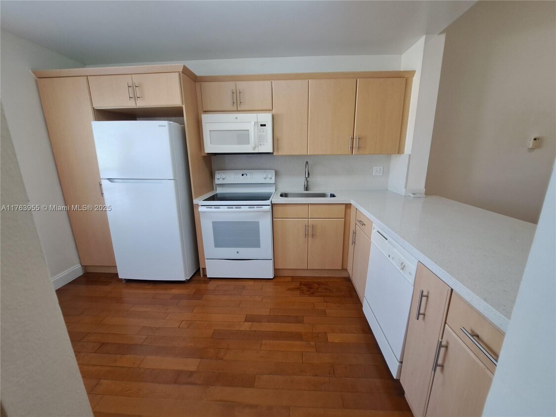 Foto principal - 2240 SW 80th Terrace