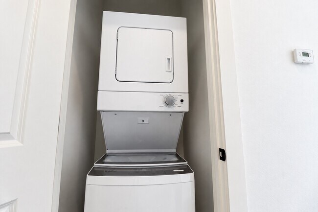 Building Photo - 4709 Ireland St