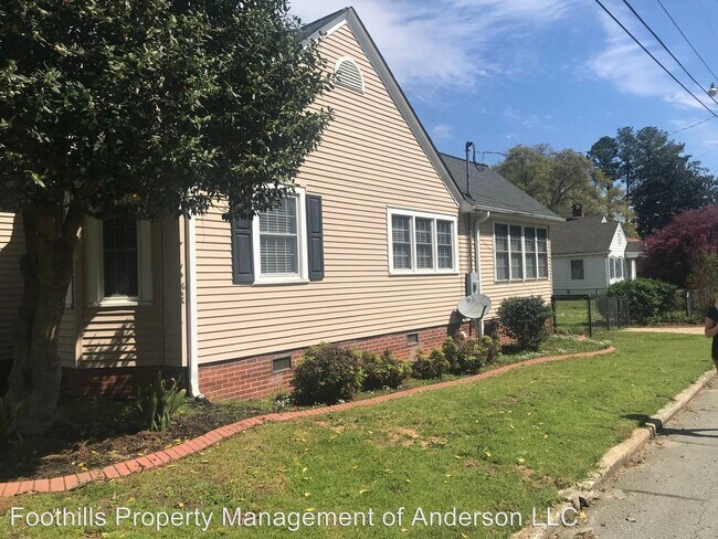 Building Photo - 3 br, 2 bath House - 220 Moultire Square